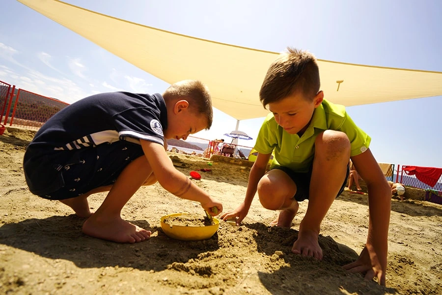 Otroško igrišče, kamp Kovačine, Cres