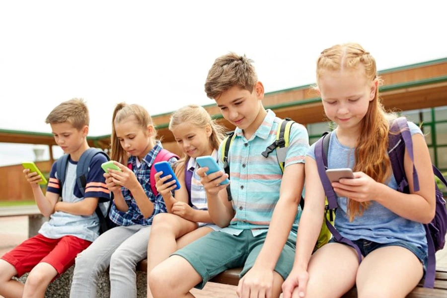 Wie bekommt man Kinder vom Smartphone weg?