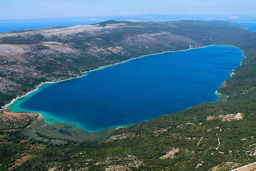 Het meer Vransko Jezero, Cres