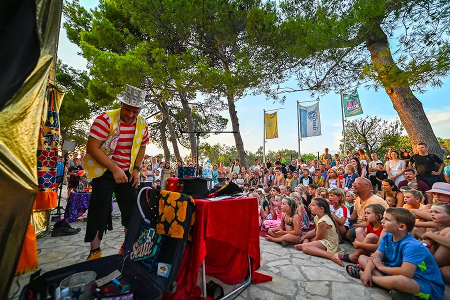 Entertainment, workshops, shows in Kovačine Camp, Cres