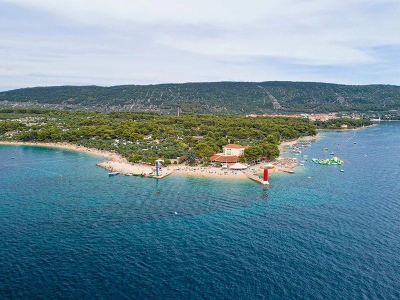 Kamp Kovačine Cres zračna fotografija plaže i svjetionika