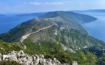 Creske staze u cvatu: aktivni odmor koji miriše na kamp Kovačine