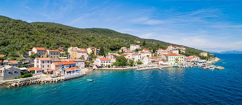 Valun malo ribarsko naselje na otoku Cresu