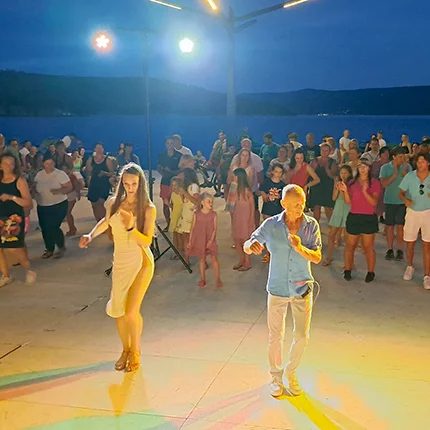 Elio Bašan leitet die Sommertanzschule im Camp Kovačine - mobile