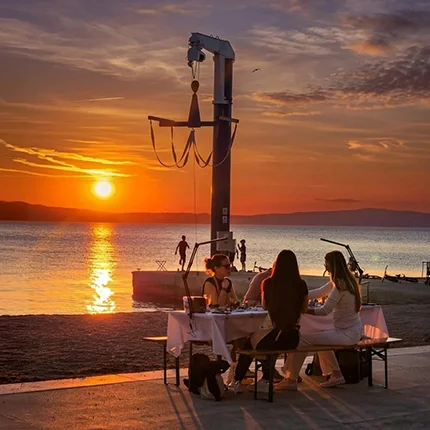 Sip & Create Schmuckworkshop am Meer im Camp Kovačine bei Sonnenuntergang - mobile